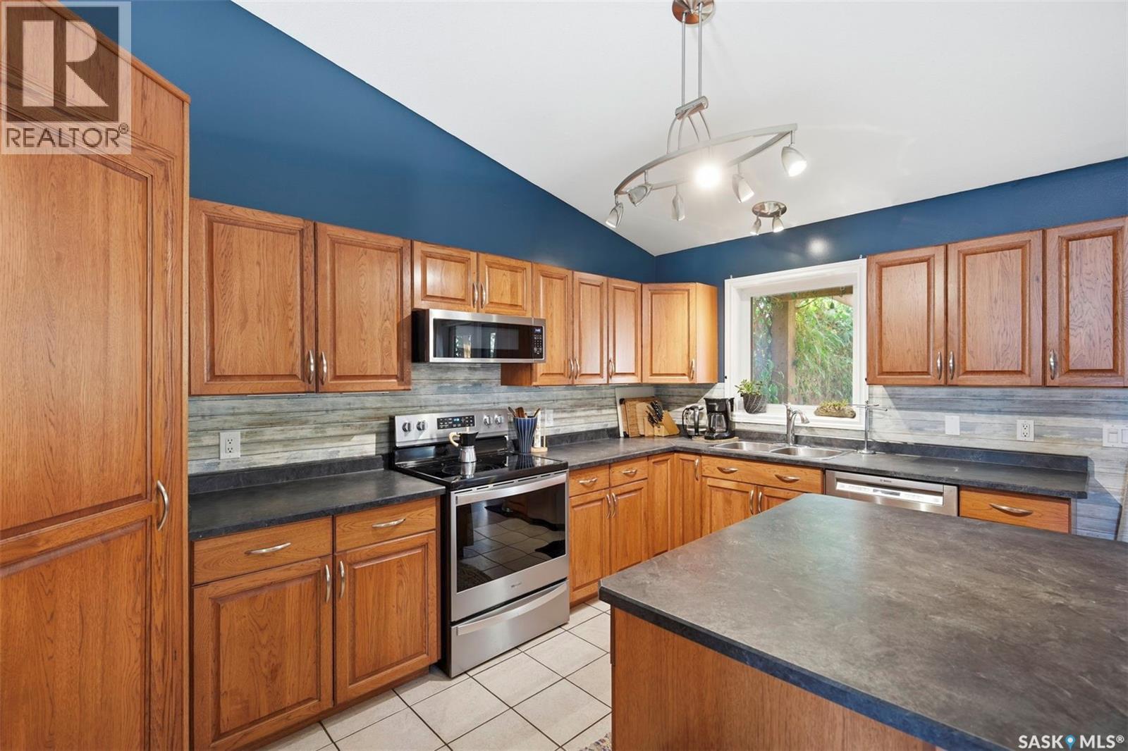 612 Giesbrecht COURT - 10