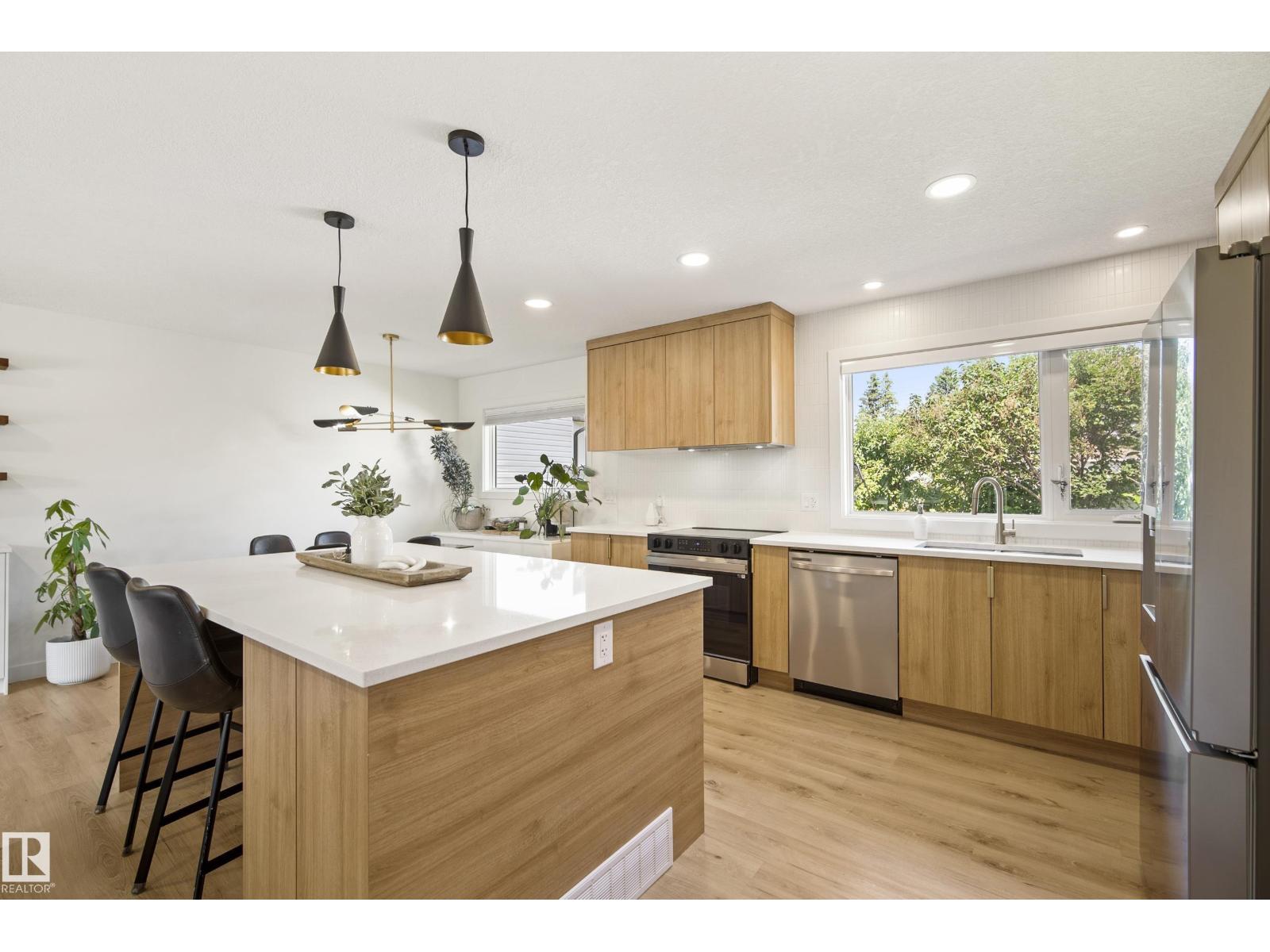 14616 88 AV NW - 11