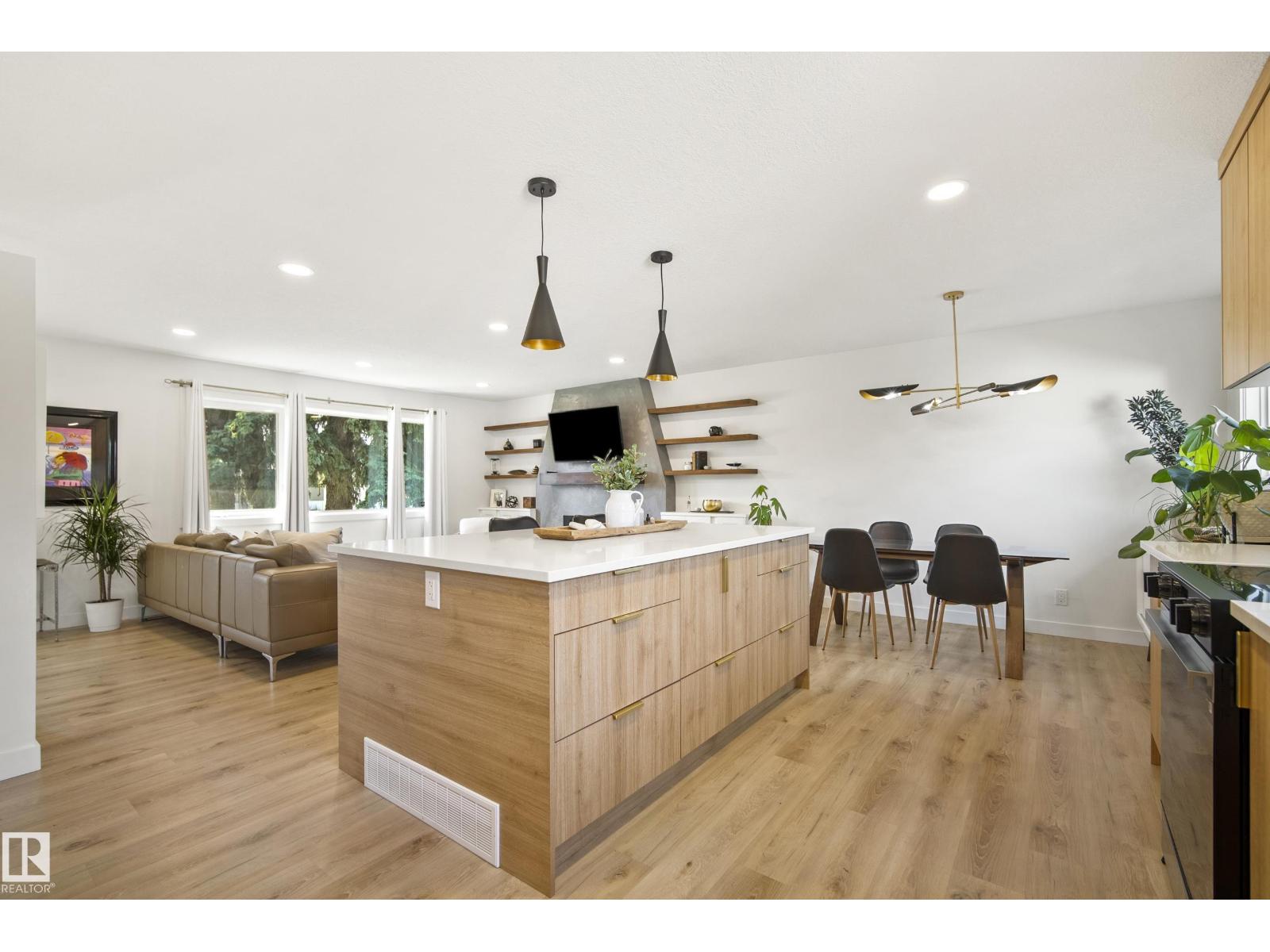 14616 88 AV NW - 15
