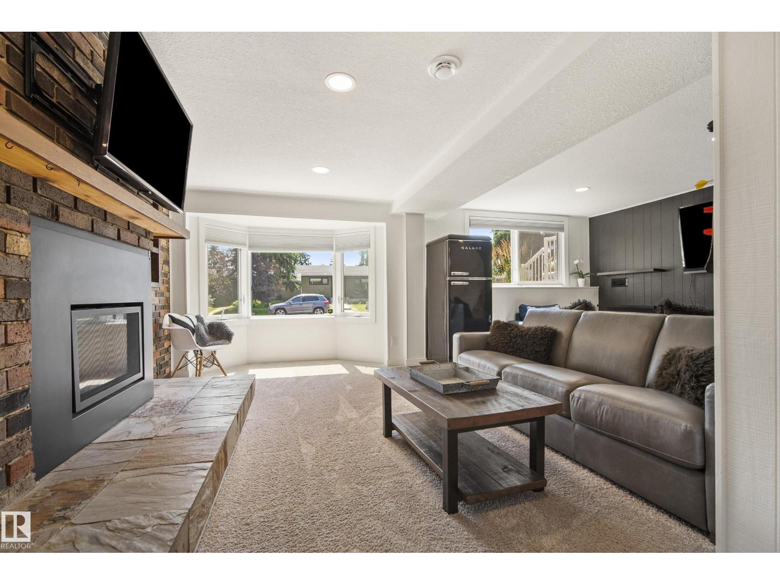 14616 88 AV NW - 30
