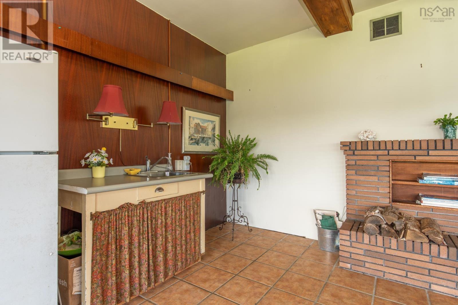 845 Lakeside Road - 35