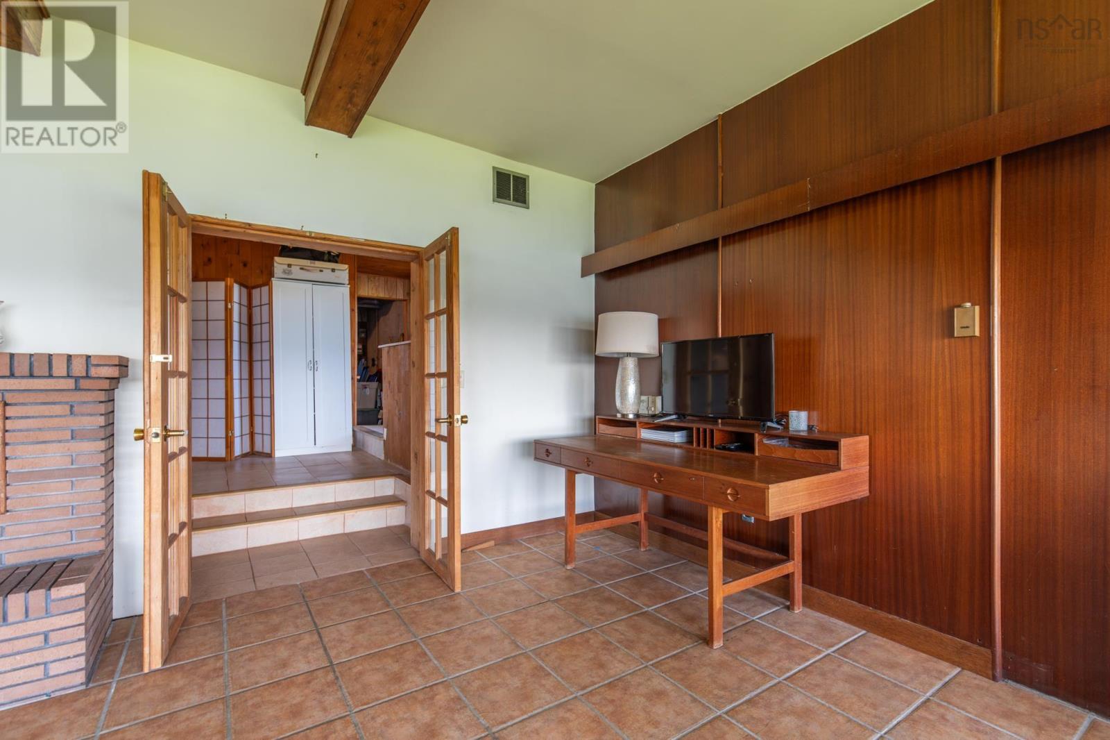 845 Lakeside Road - 36