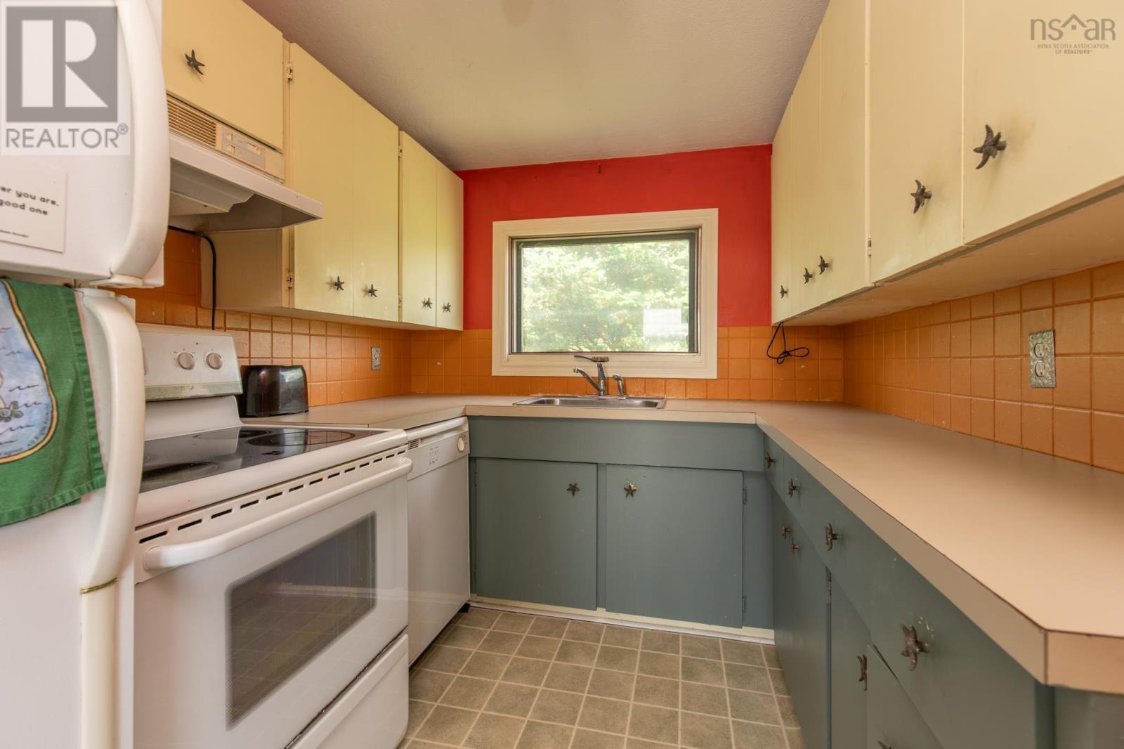 845 Lakeside Road - 21