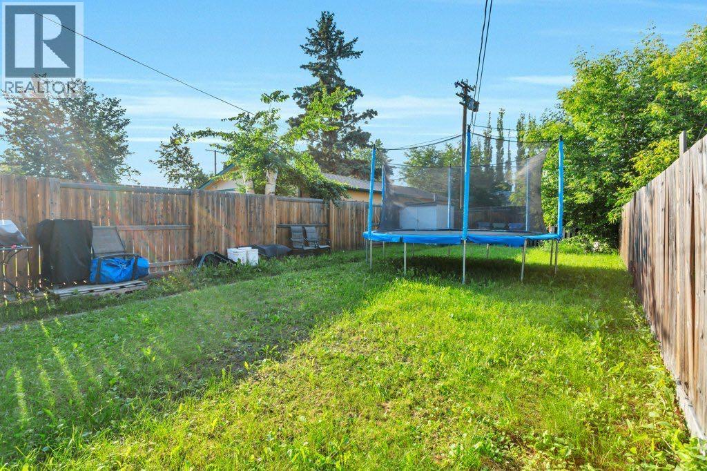 5924 & 5926 63 Street - 38