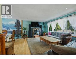 Living room - 5830 6 Highway, Lavington, BC V1B3E1 Photo 14