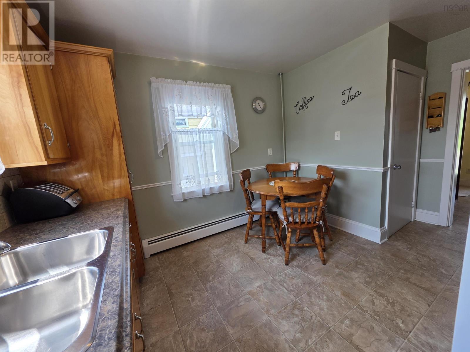 172 Cabot Street - 12
