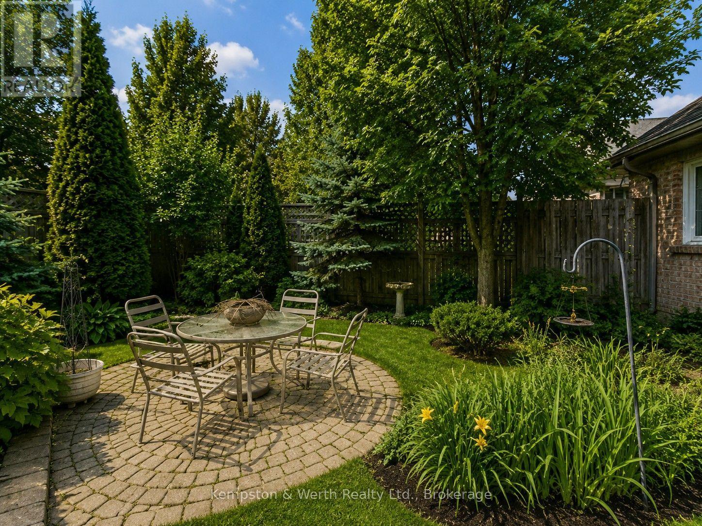 782 LAVERY STREET - 36
