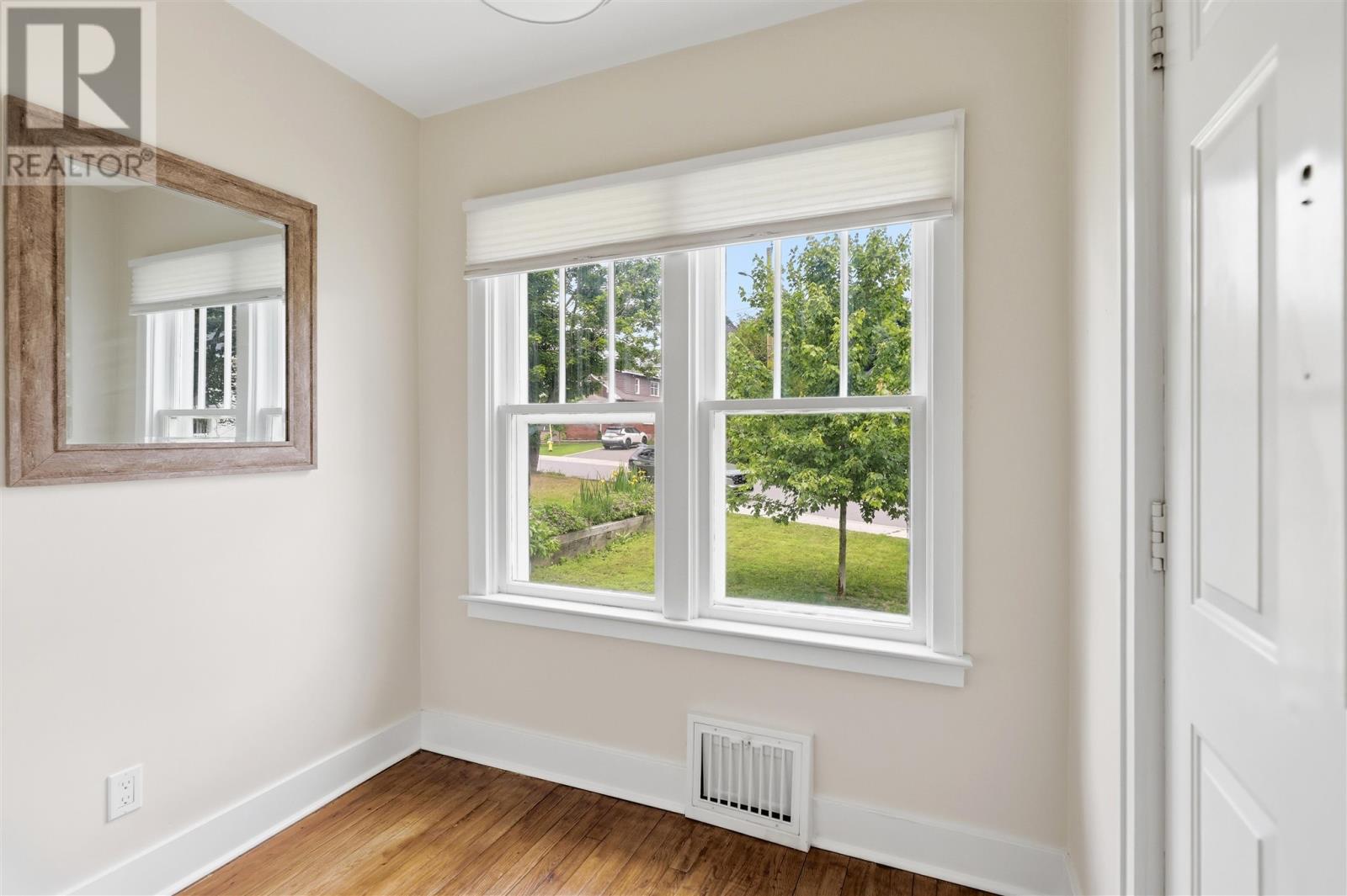 135 Leo AVE - 12