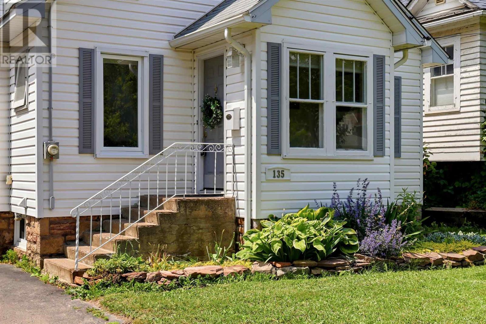 135 Leo AVE - 2