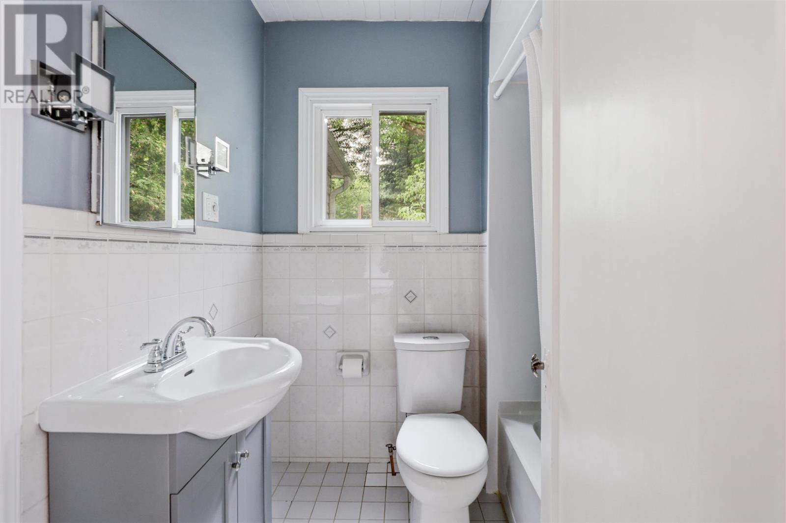 135 Leo AVE - 16