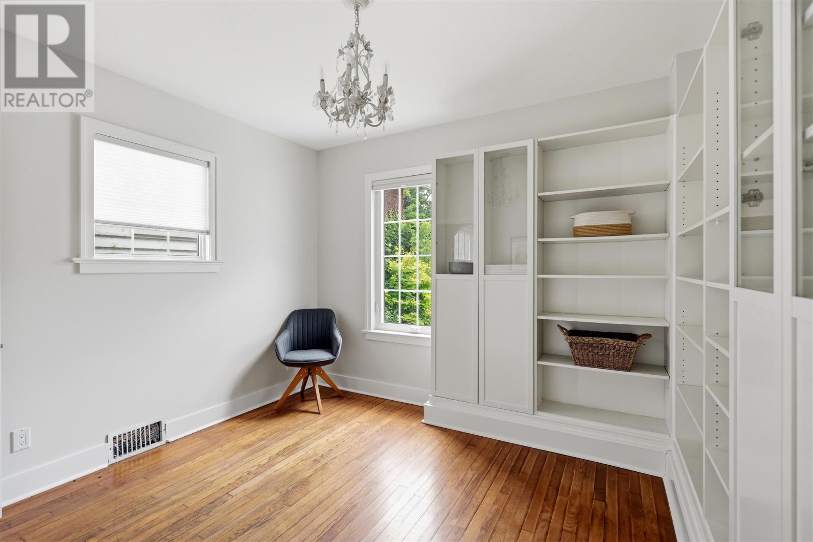 135 Leo AVE - 20