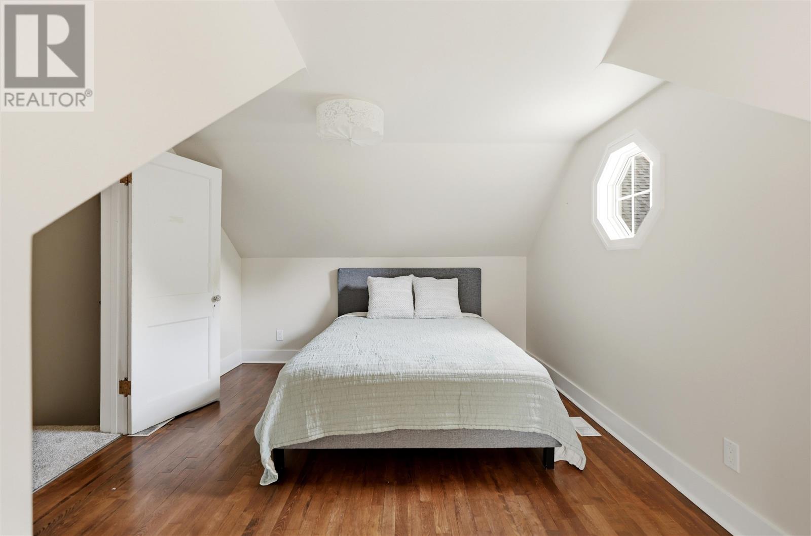 135 Leo AVE - 23