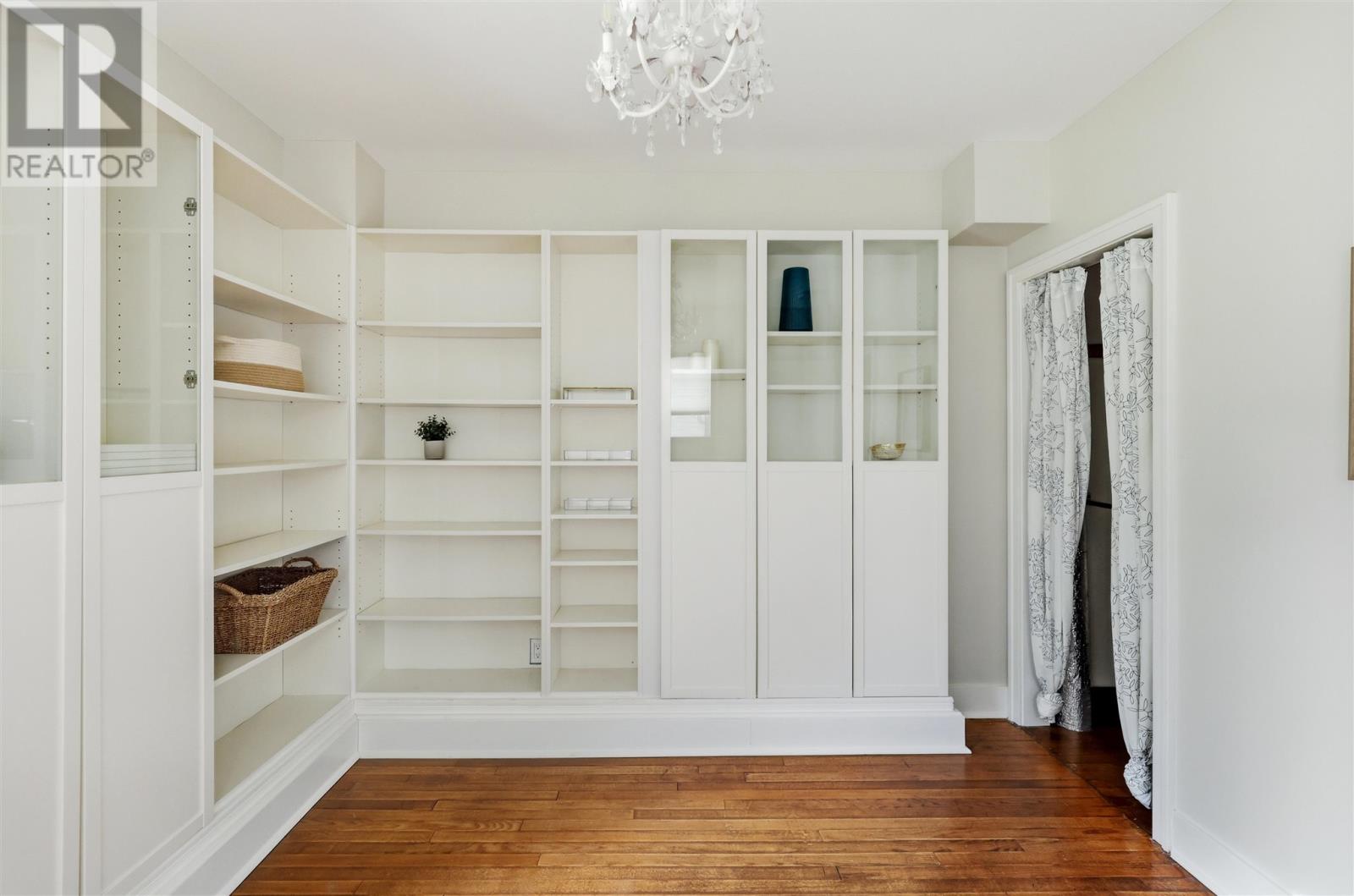 135 Leo AVE - 18