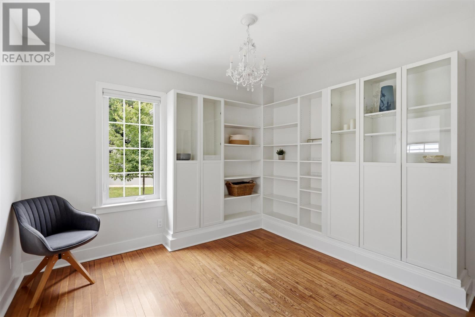 135 Leo AVE - 17