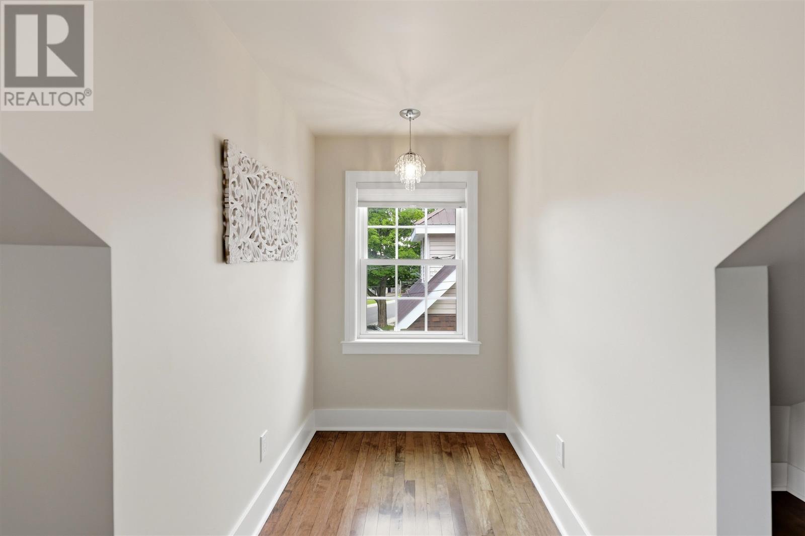 135 Leo AVE - 24