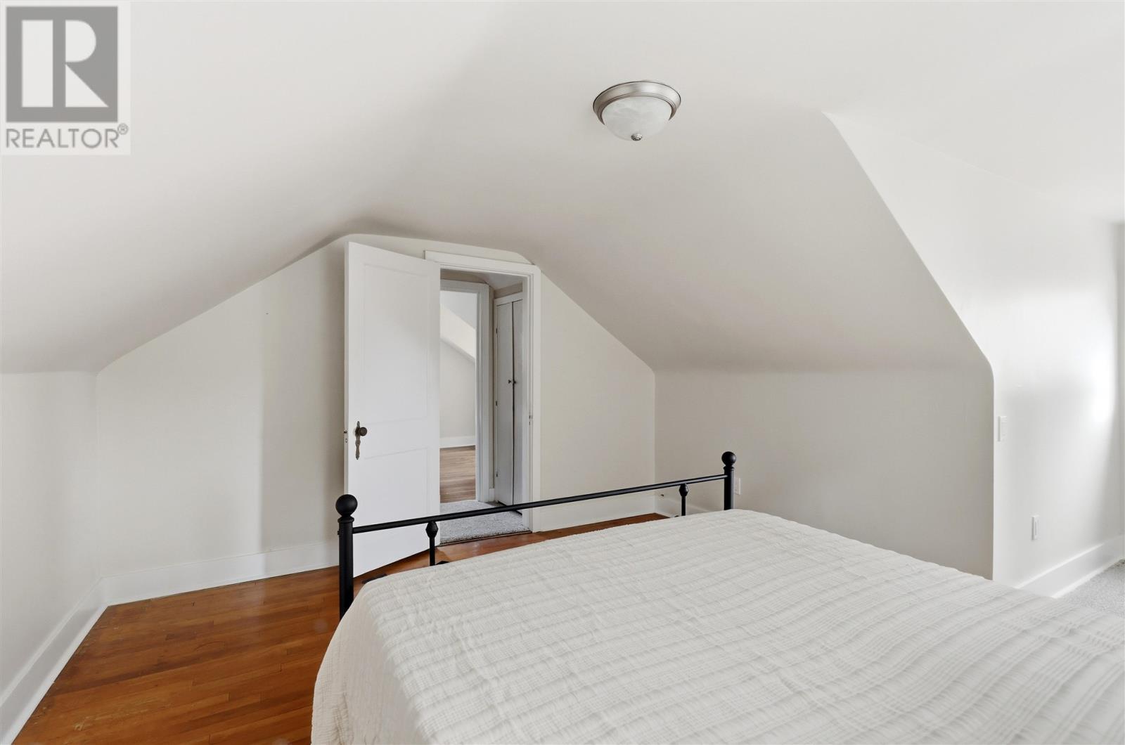 135 Leo AVE - 27