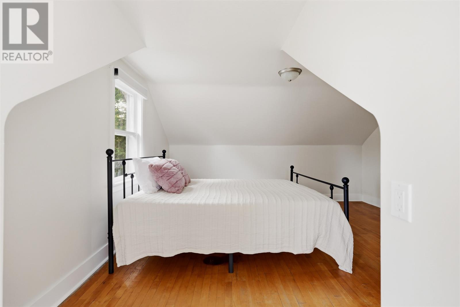 135 Leo AVE - 29