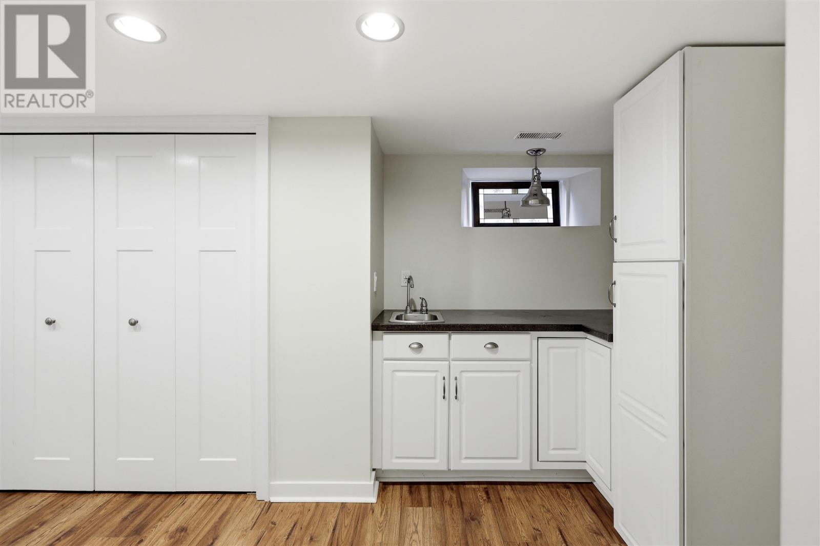 135 Leo AVE - 33