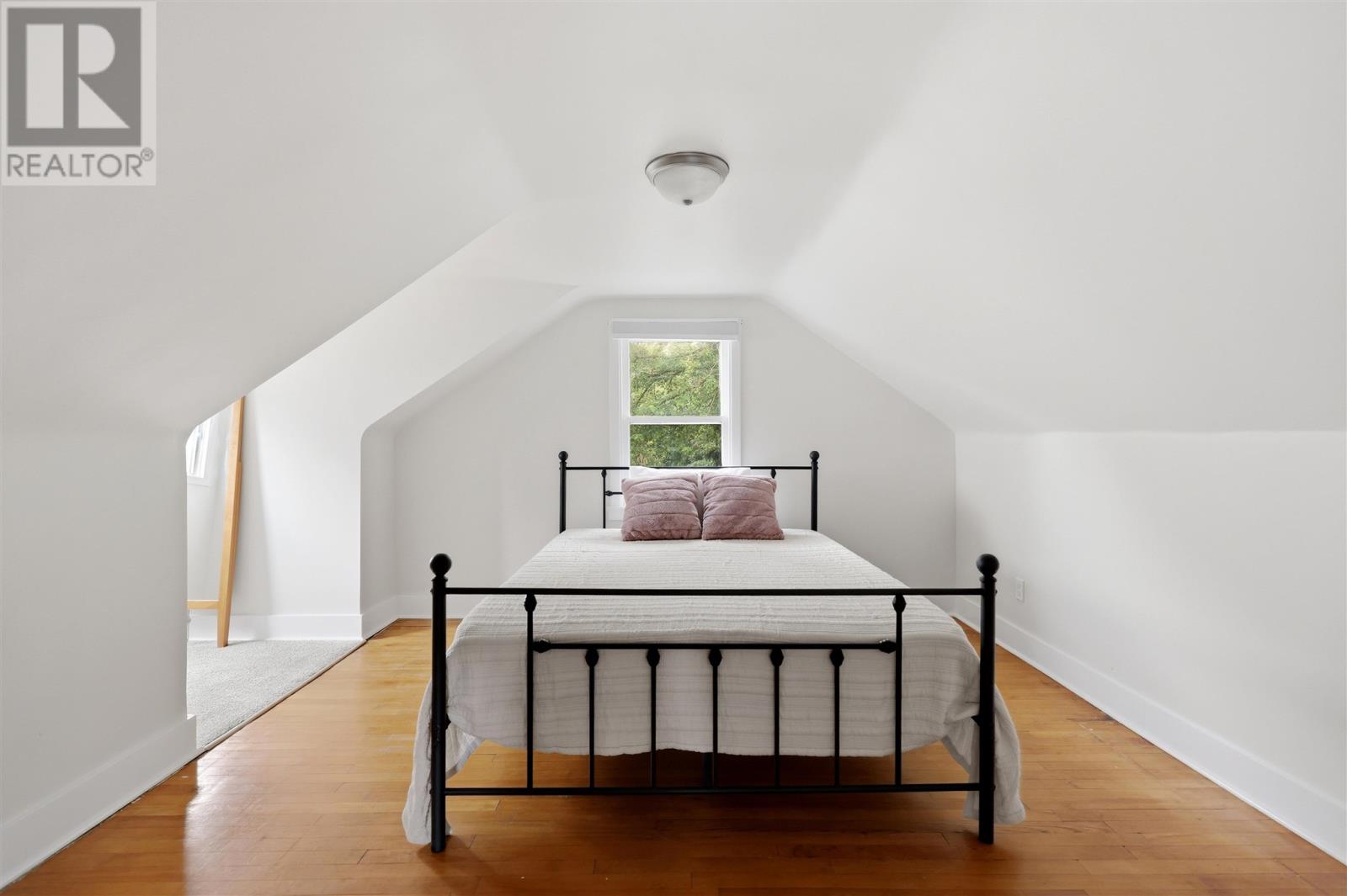135 Leo AVE - 25
