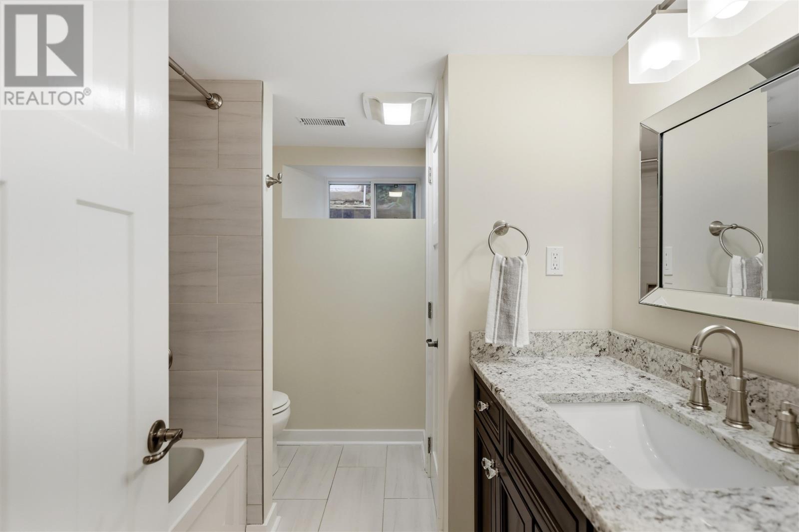135 Leo AVE - 35