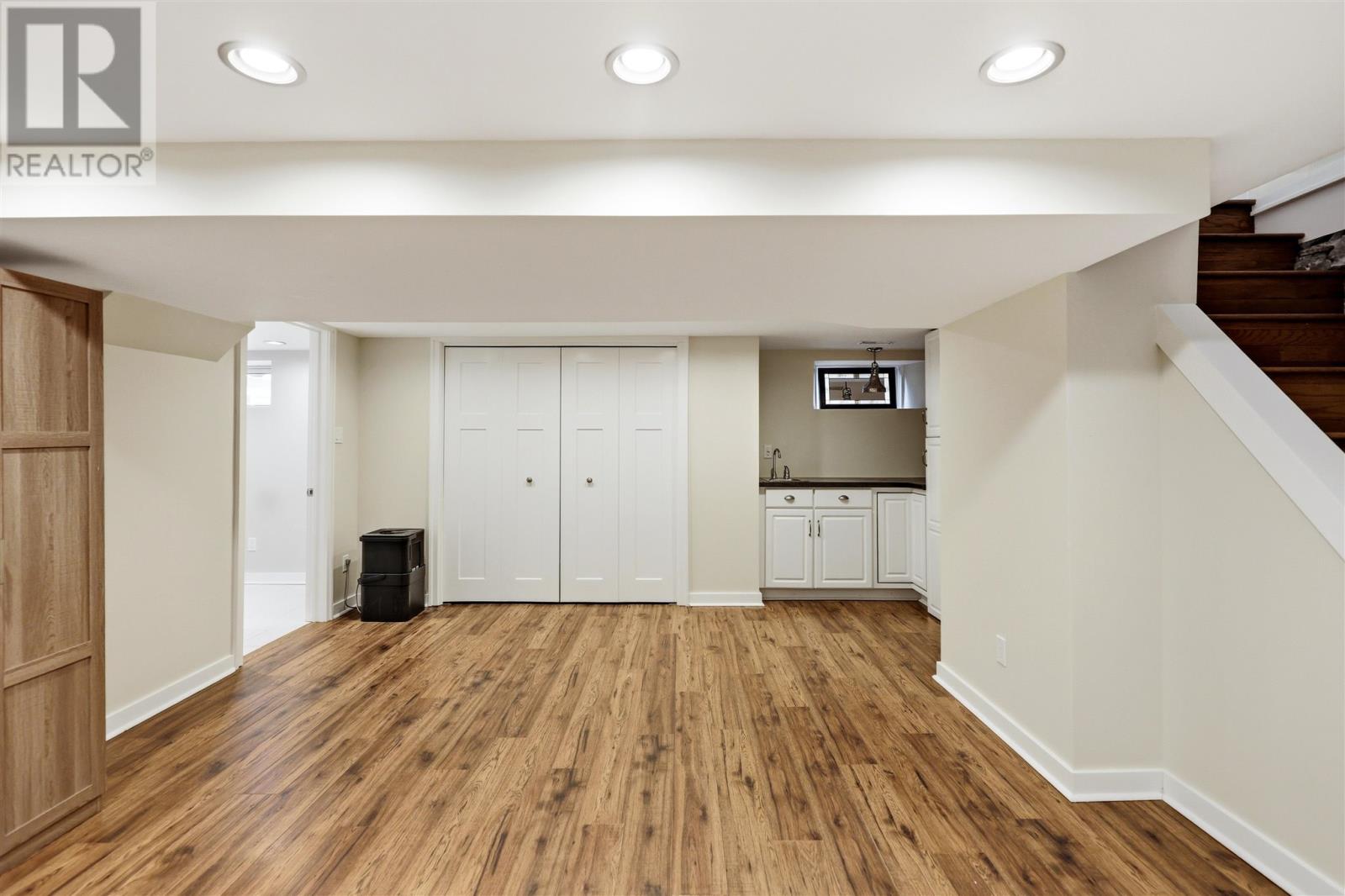 135 Leo AVE - 31