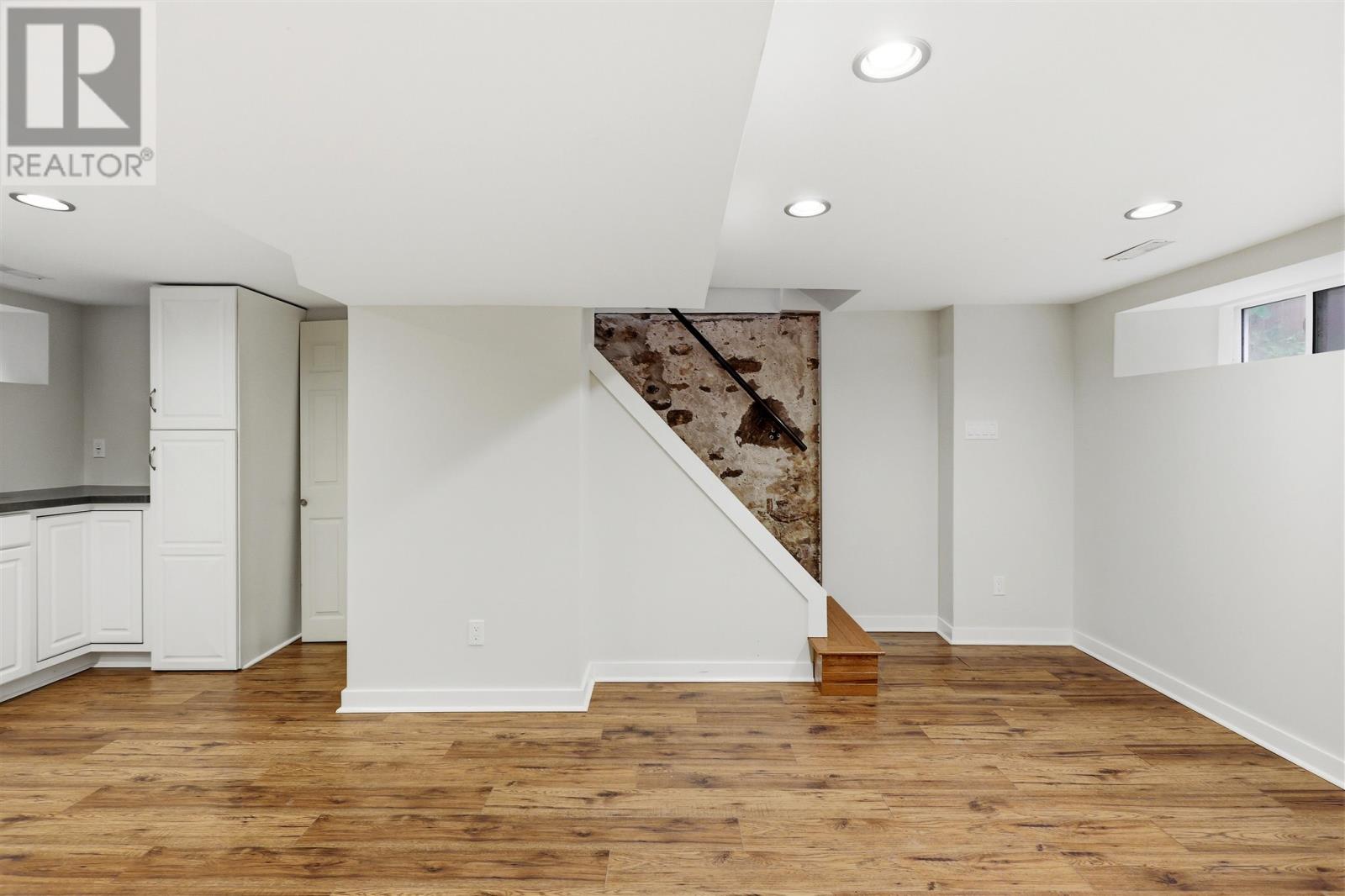 135 Leo AVE - 32