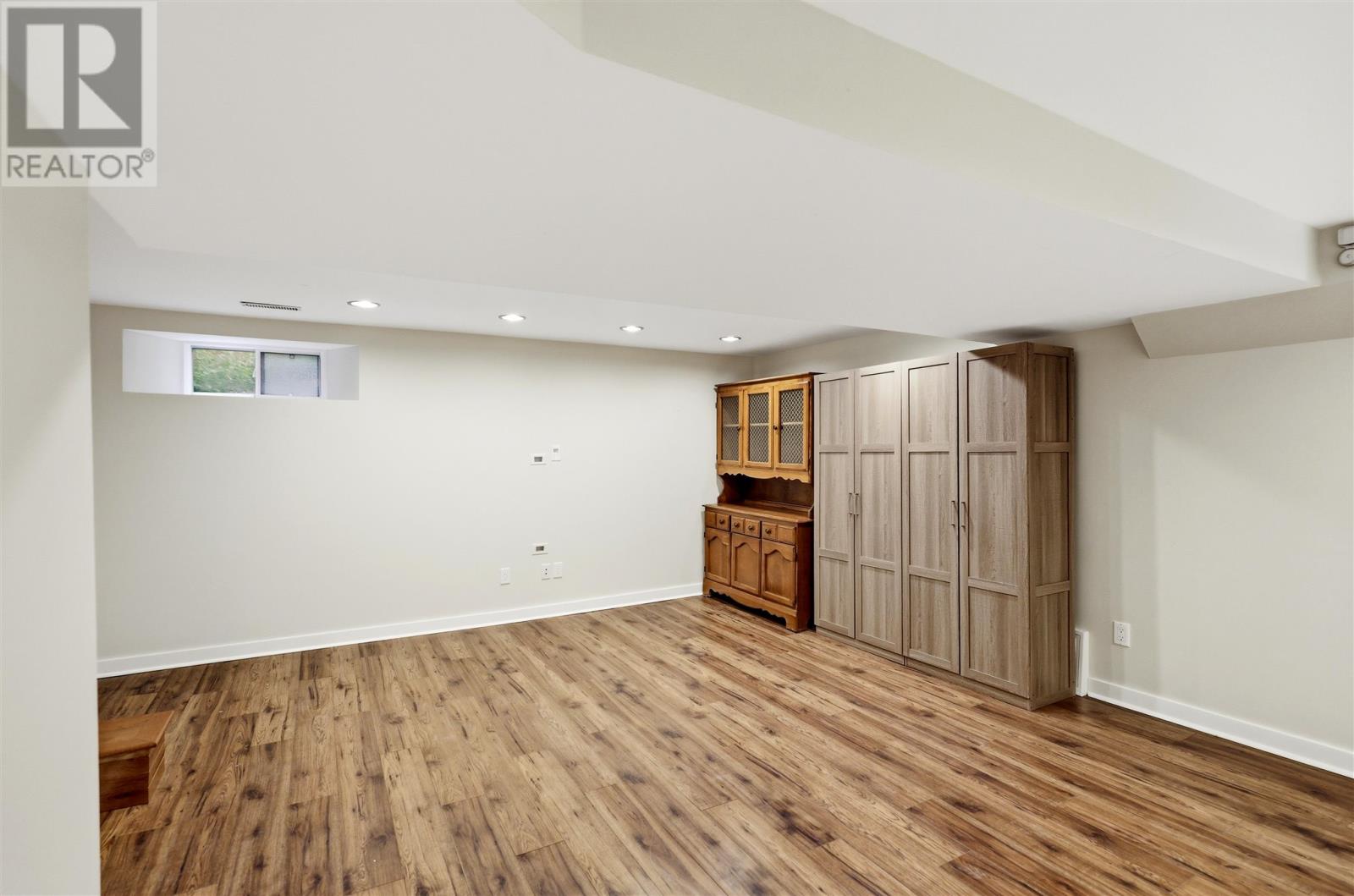 135 Leo AVE - 34
