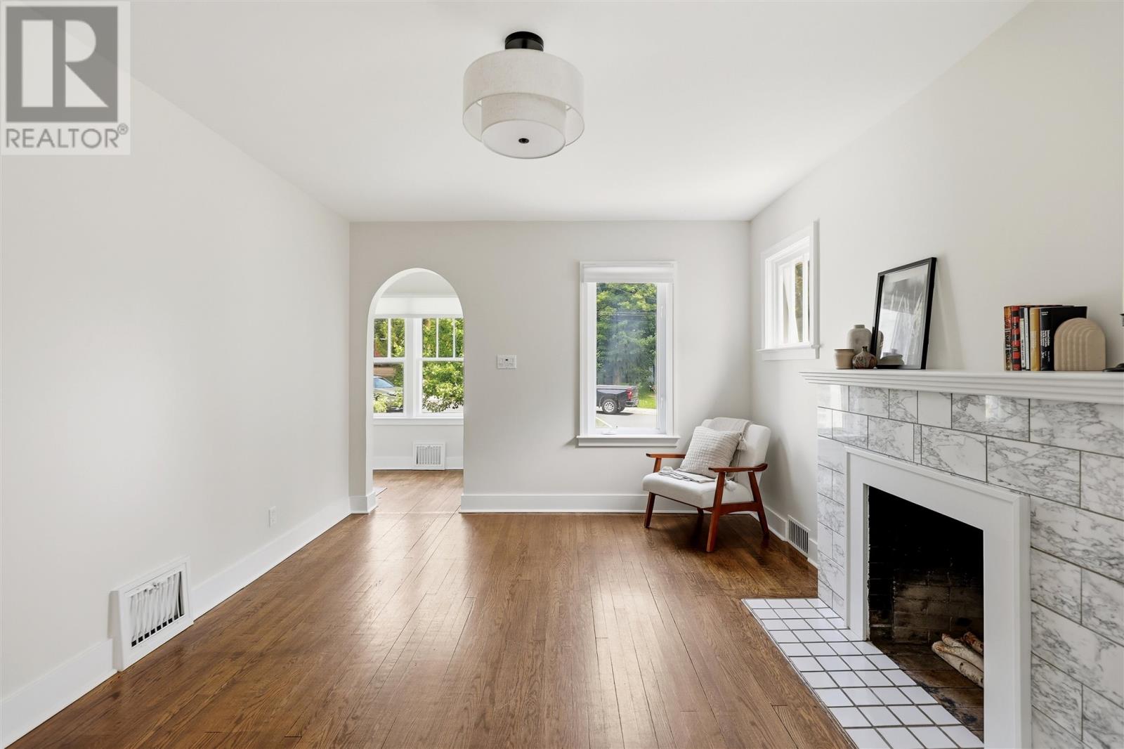 135 Leo AVE - 4