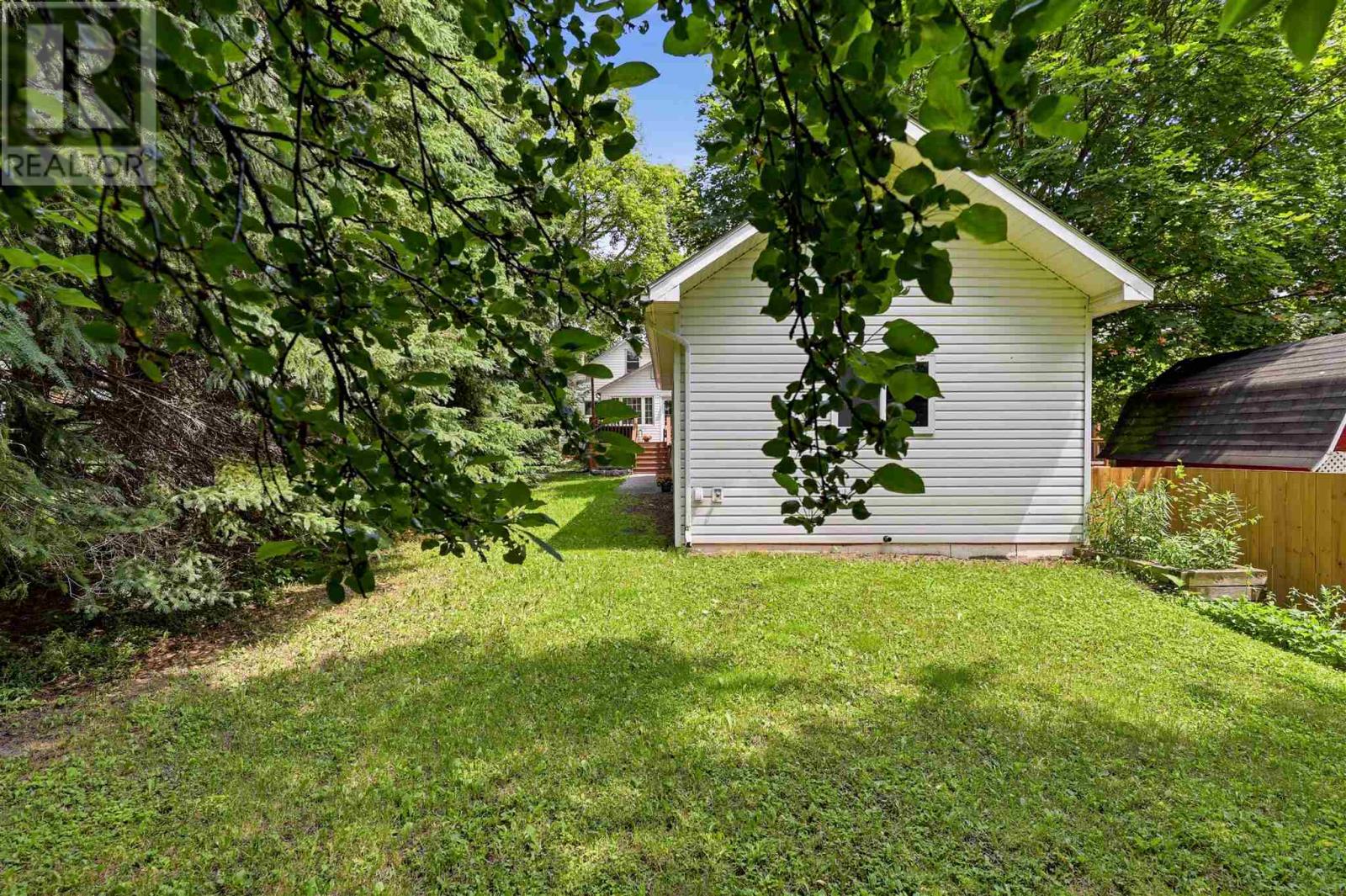 135 Leo AVE - 45