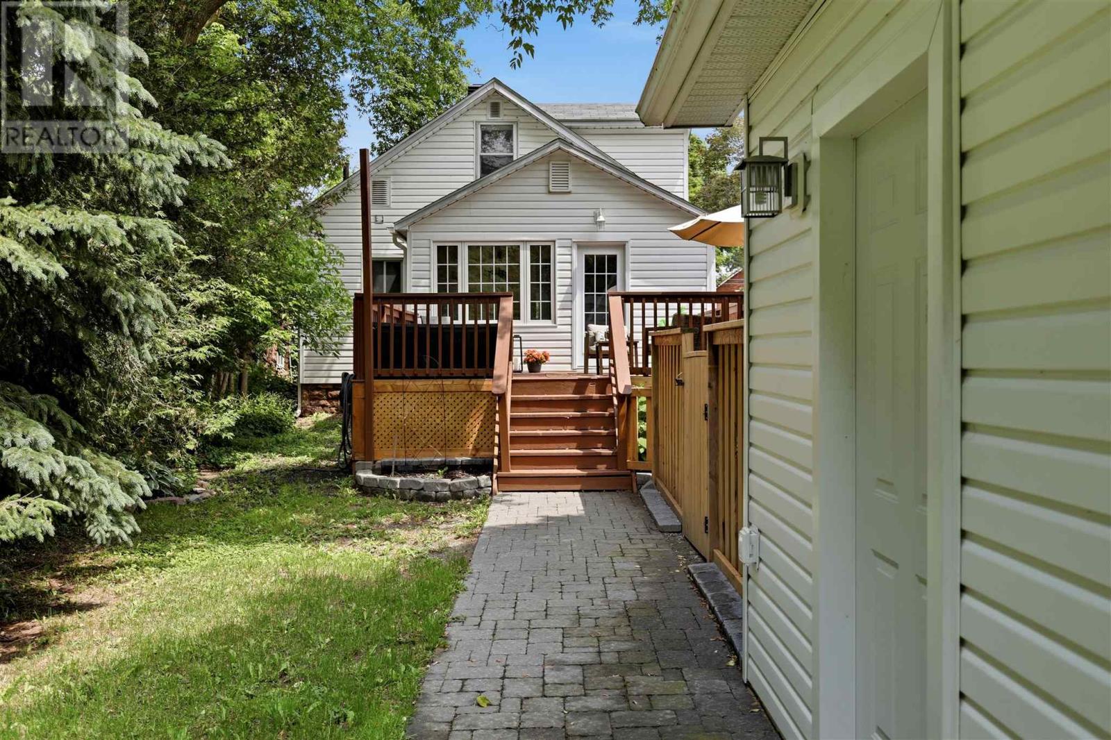 135 Leo AVE - 43
