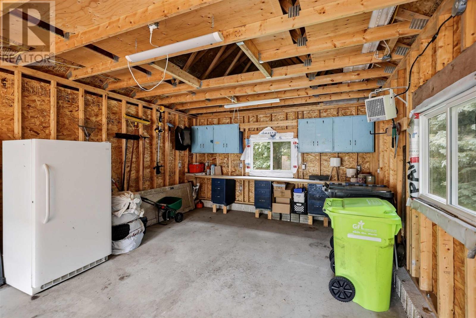 135 Leo AVE - 49