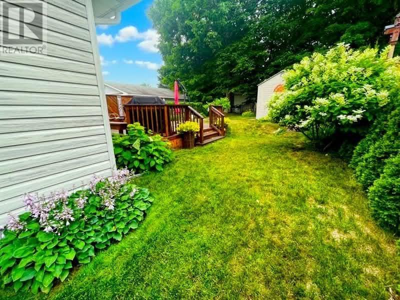 58 Stewart CRES - 23