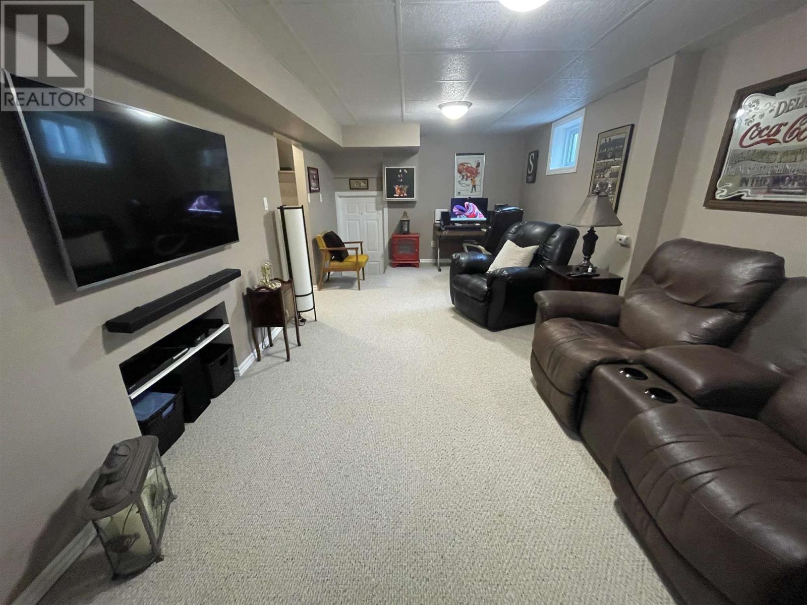58 Stewart CRES - 17