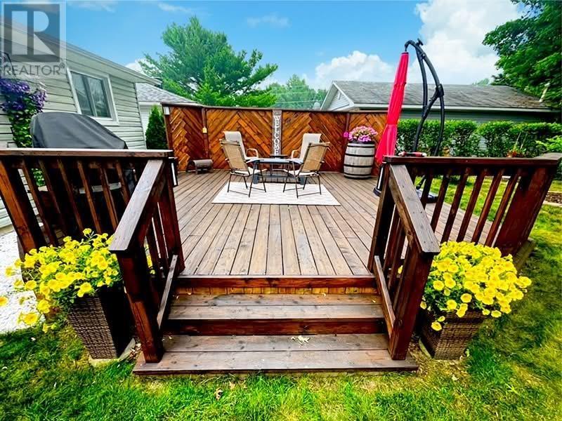 58 Stewart CRES - 24