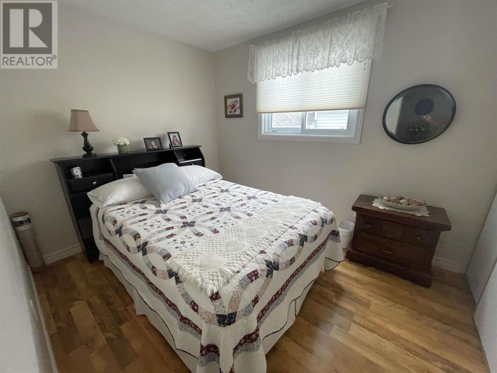 58 Stewart CRES - 11