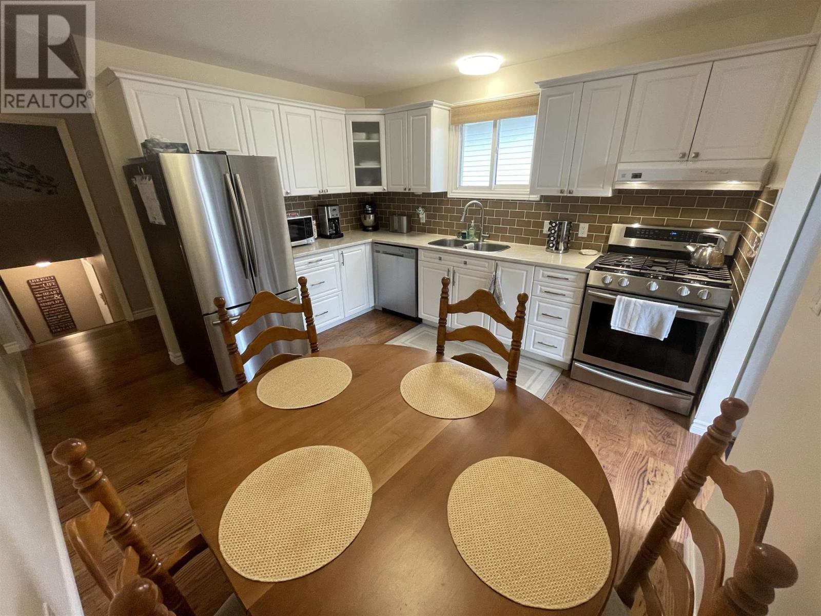 58 Stewart CRES - 4