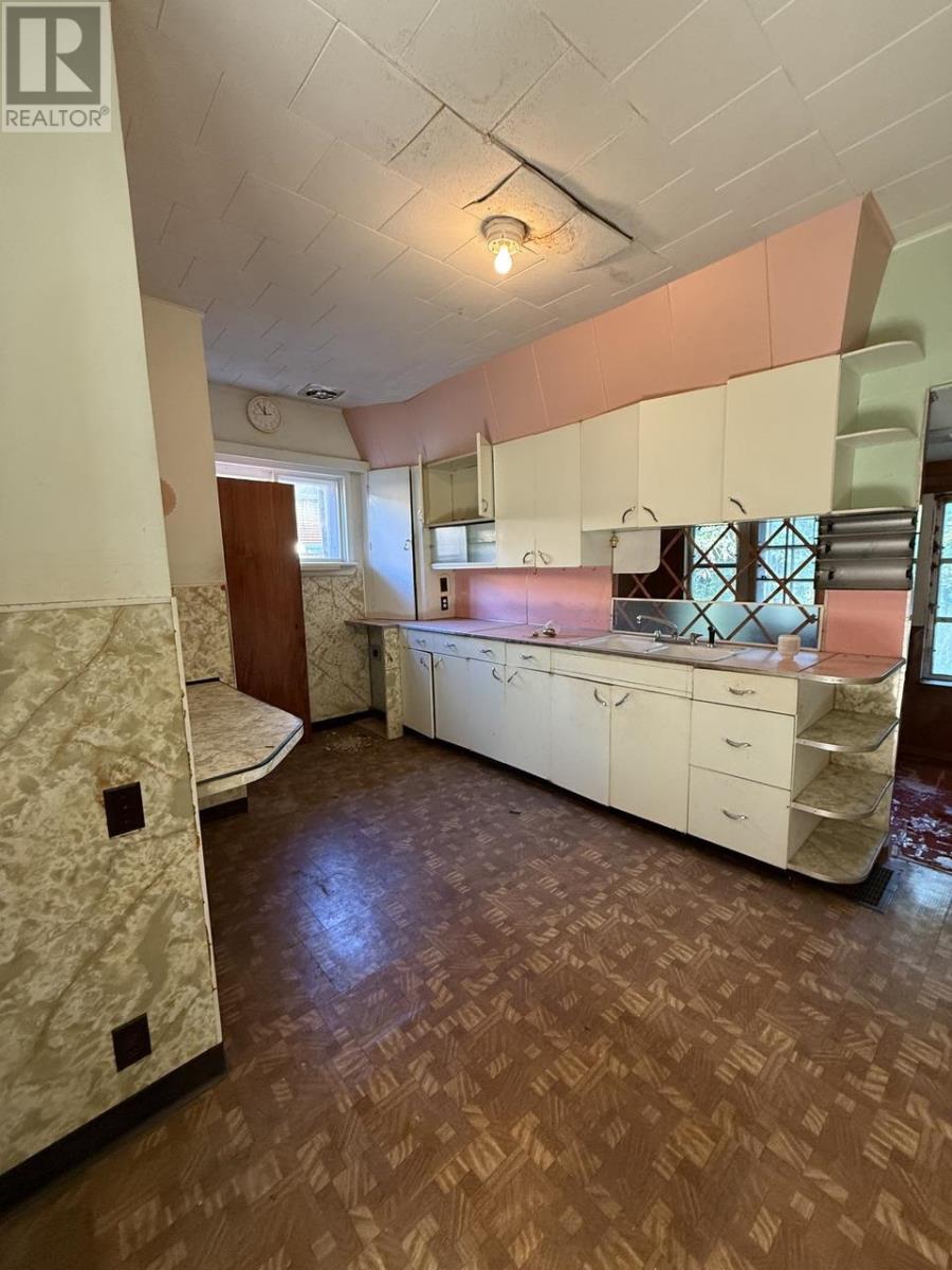 34 Knox AVE - 10