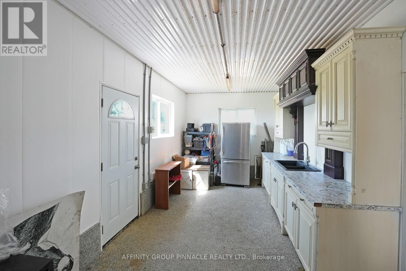 720 Morton Line — photo 22