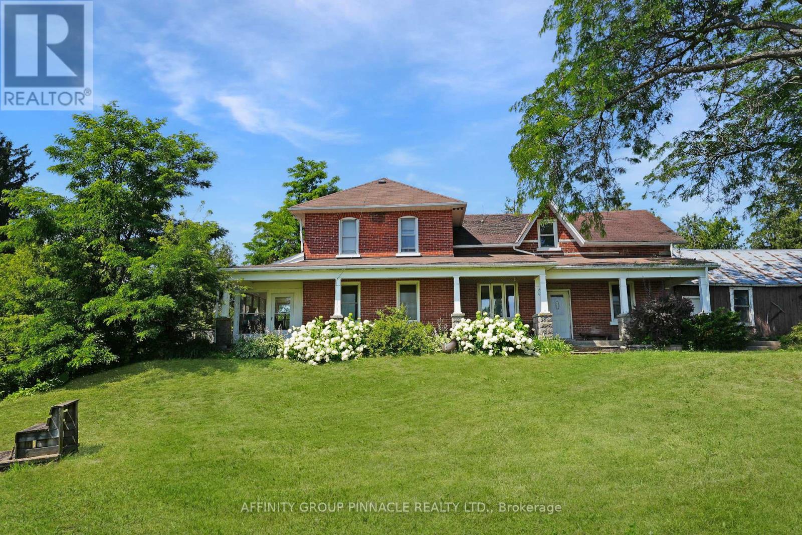 720 Morton Line — photo 36
