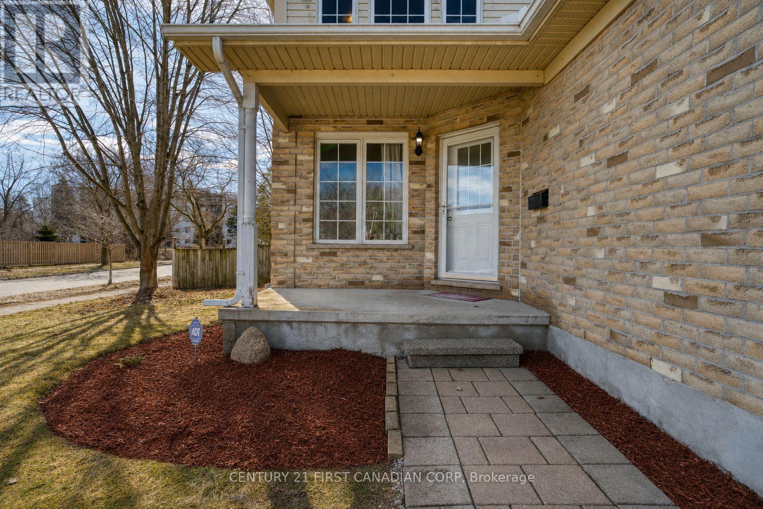 89 MCTAGGART COURT - 3