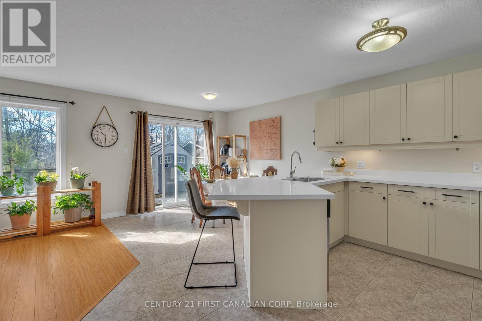 89 MCTAGGART COURT - 7
