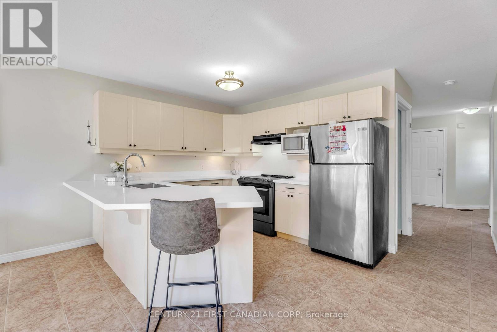 89 MCTAGGART COURT - 8