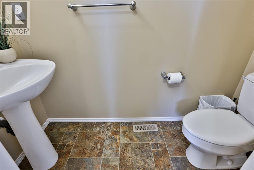 557 Mary Cameron Crescent N - 6
