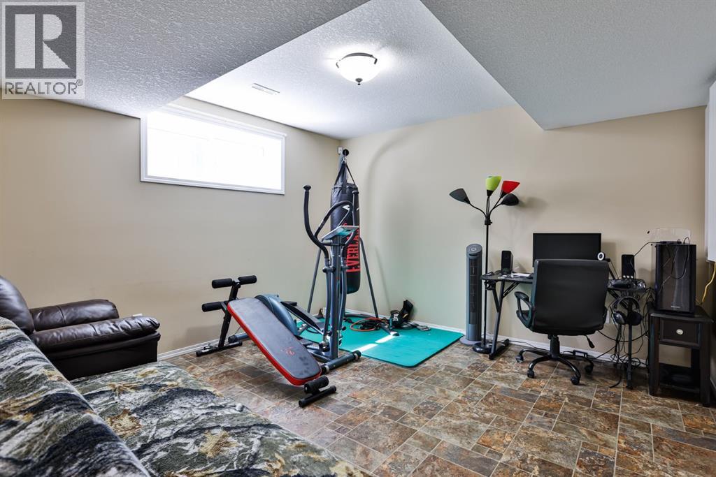 557 Mary Cameron Crescent N - 13