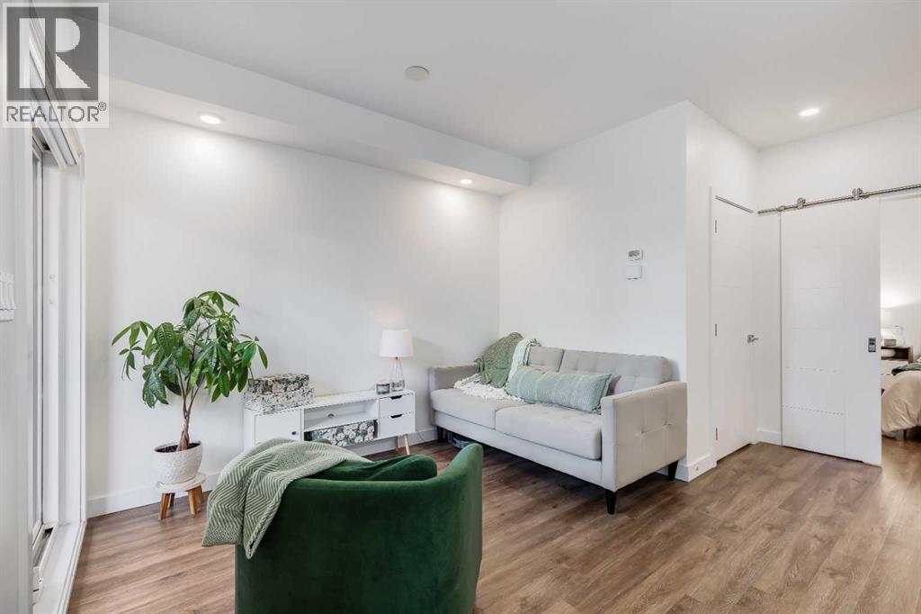 #11 1709 35 Avenue SW - 8
