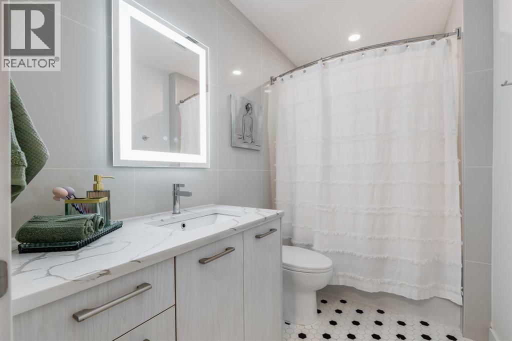 #11 1709 35 Avenue SW - 18