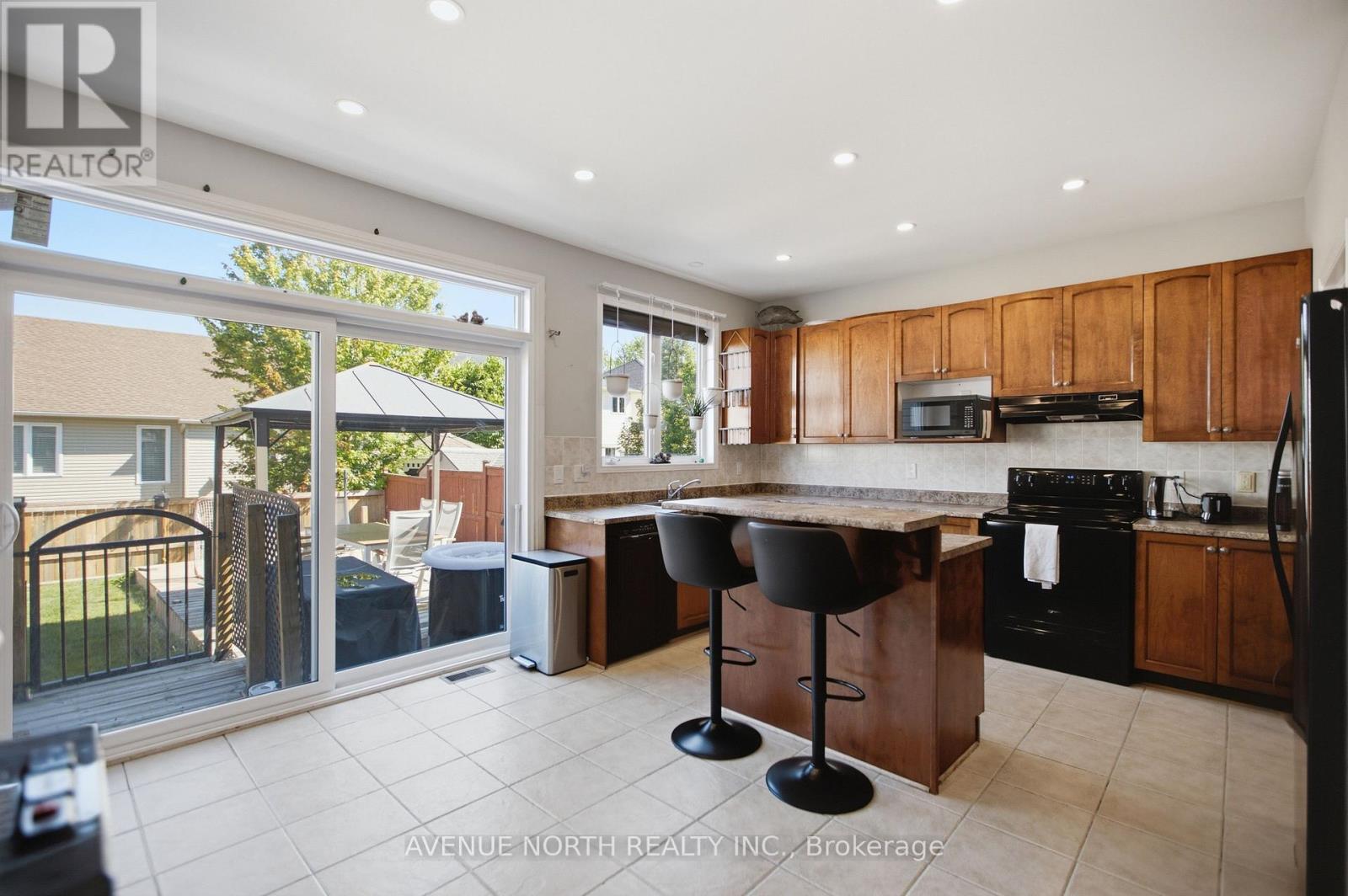 556 MAZARI CRESCENT - 12