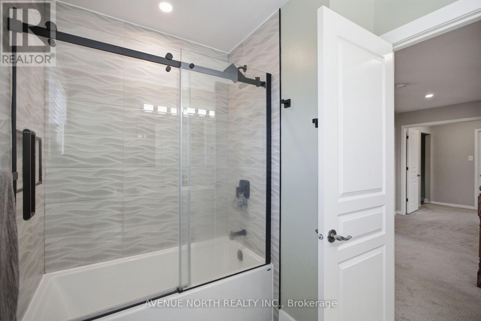 556 MAZARI CRESCENT - 32