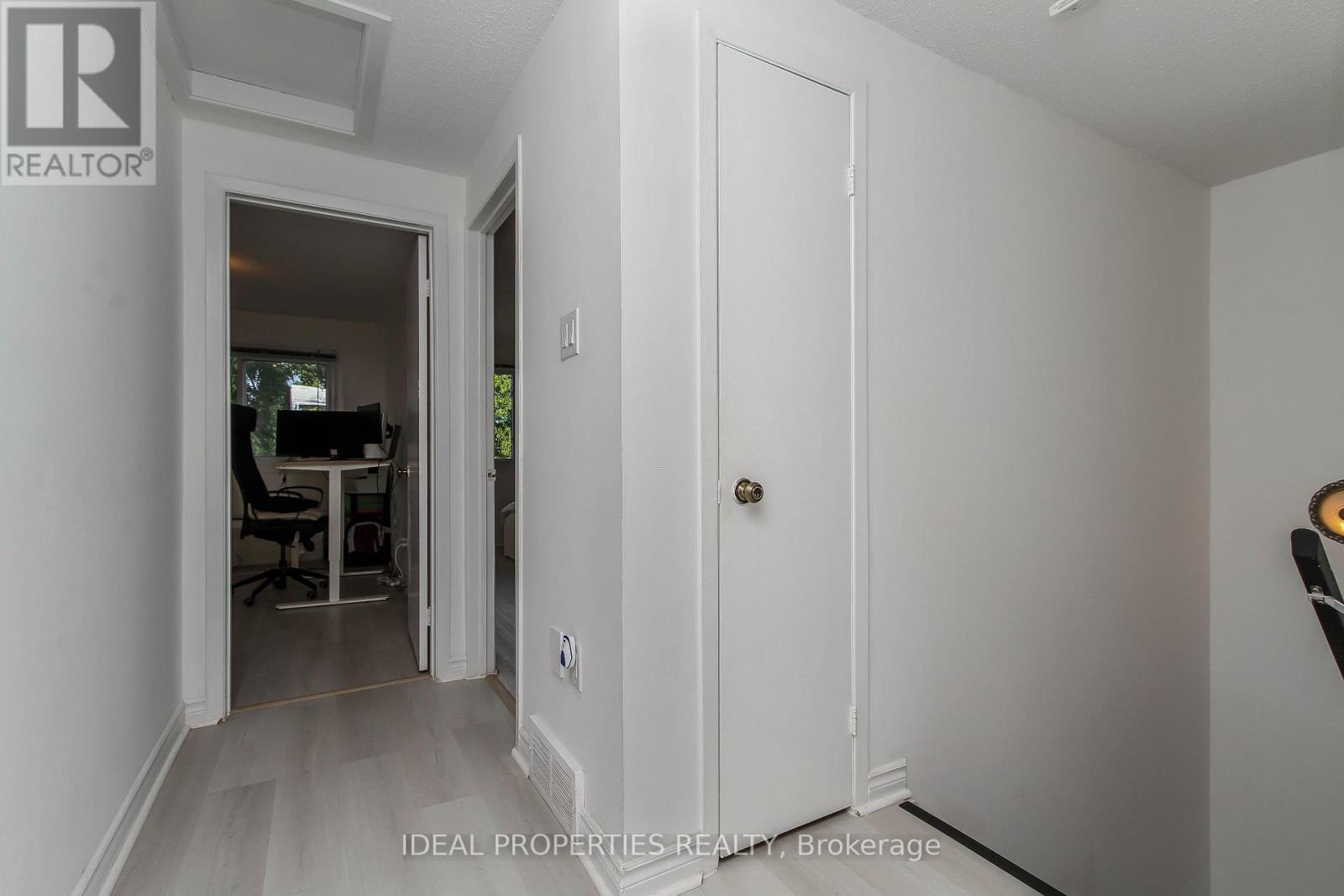 #26 2415 SOUTHVALE CRESCENT - 18