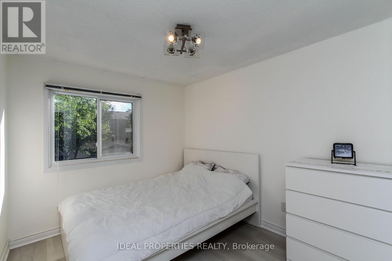 #26 2415 SOUTHVALE CRESCENT - 23